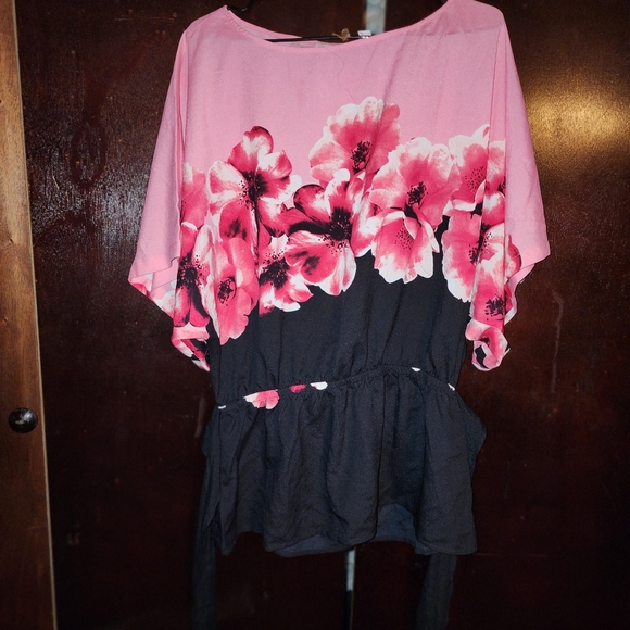 NEW YOUK & COMPANY DOLEMAN STYLE PEPLUM BLOUSE - Picture 2 of 5